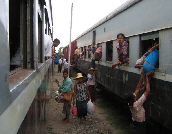 Ж/Д в Мьянме (Бирме): маршруты, билеты, впечатления