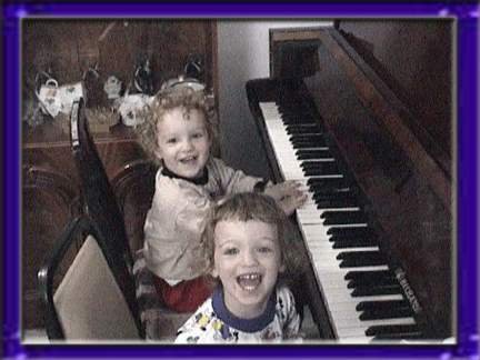 twins1.jpg (81345 bytes)